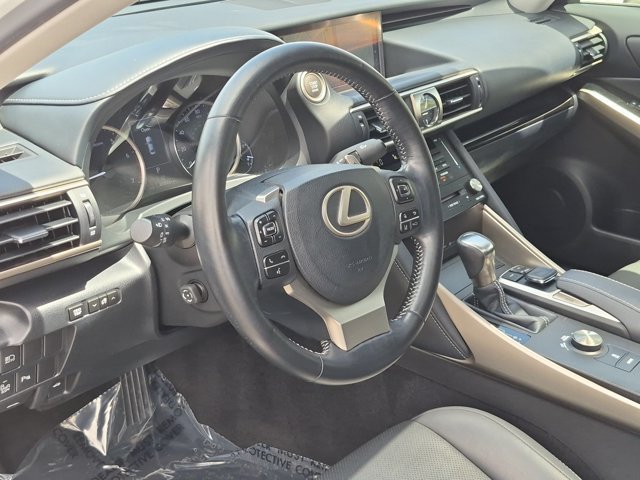 Used 2018 Lexus IS 300 w/ Comfort Package RWD image 13