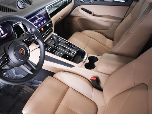 Certified 2026 Porsche Macan AWD/4WD image 18