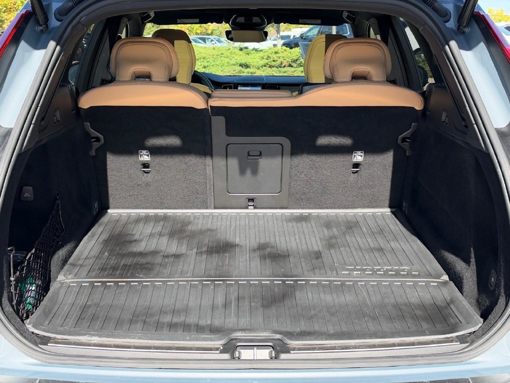 Certified 2024 Volvo XC60 T8 Ultimate w/ Protection Package Premier AWD/4WD image 5