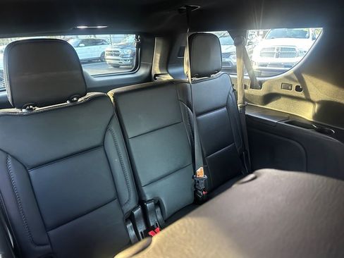 Used 2024 GMC Yukon XL Denali w/ Advanced Technology Package image 28