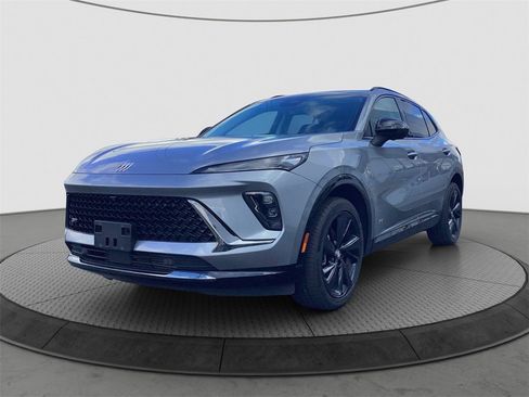 Used 2025 Buick Envision Sport Touring image 3