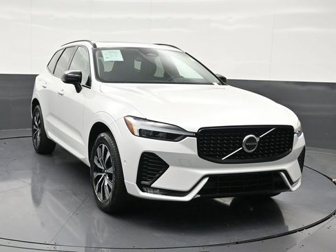 Used 2024 Volvo XC60 B5 Plus image 8