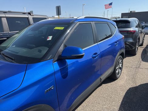 Used 2021 Kia Seltos EX image 16