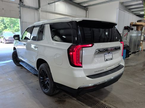 Used 2021 GMC Yukon SLT w/ Rear Media and Nav Package AWD/4WD image 4