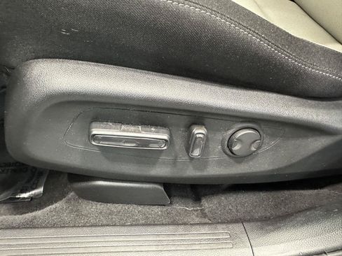Certified 2025 Honda CR-V EX image 17