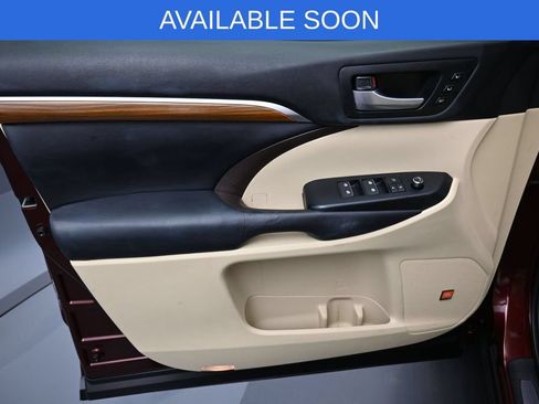 Used 2017 Toyota Highlander Limited Platinum AWD/4WD image 11
