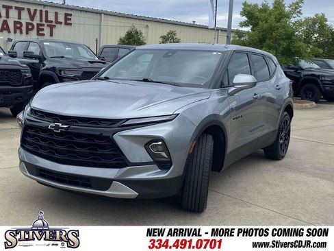 Used 2024 Chevrolet Blazer LT w/ Driver Confidence Package FWD image 3
