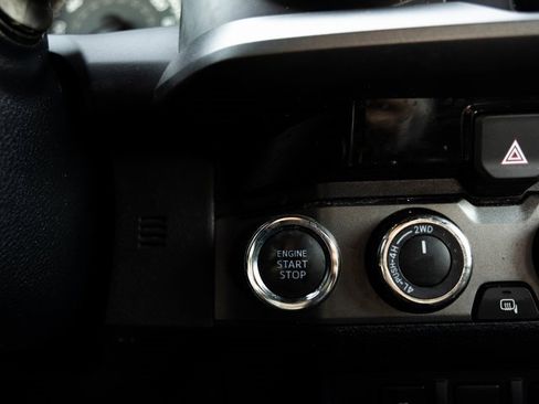 Used 2018 Toyota Tacoma TRD Sport image 16