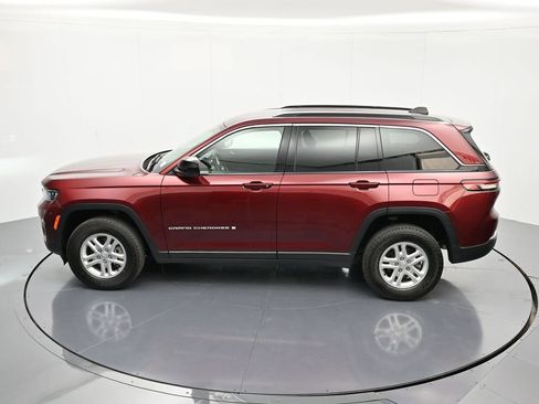 Used 2024 Jeep Grand Cherokee Laredo image 40