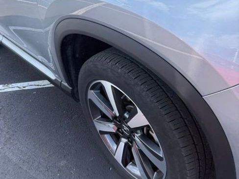 Used 2023 Honda Pilot Touring image 2