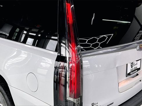 Used 2020 Cadillac Escalade ESV Luxury image 23