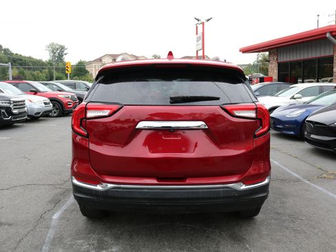 Used 2022 GMC Terrain SLT image 3