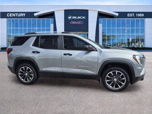 Used 2026 GMC Terrain Elevation w/ Elevation Premium Package FWD image 3
