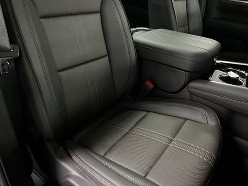 New 2025 Chevrolet Suburban High Country AWD/4WD image 29