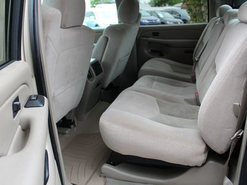 Used 2006 Chevrolet Avalanche LS w/ Preferred Equipment Group RWD image 11