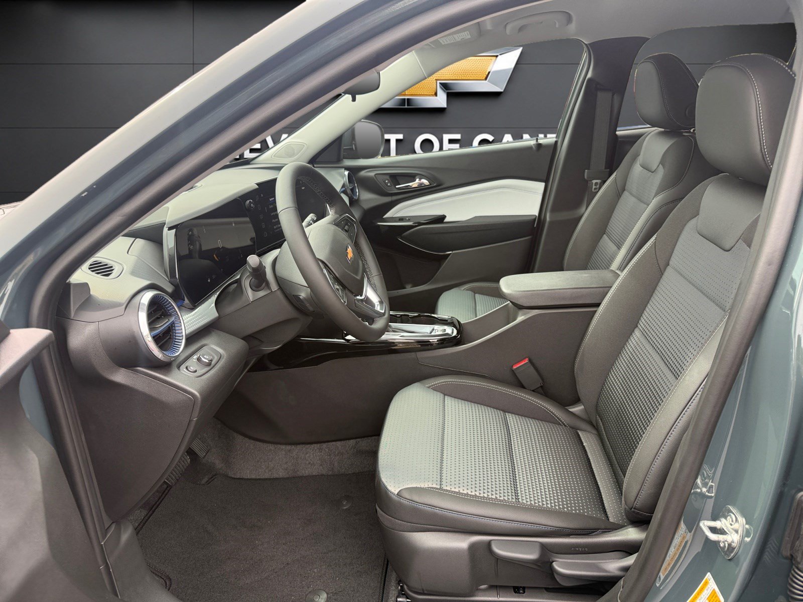 New 2026 Chevrolet Trax LT w/ LT Convenience Package FWD image 9