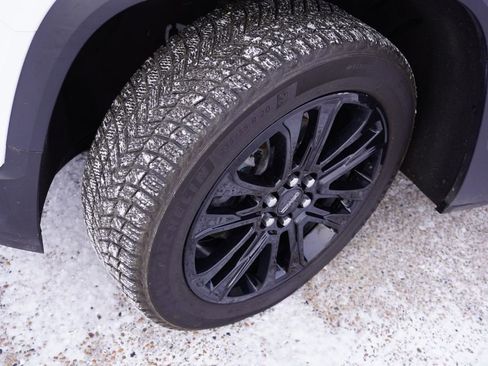 Certified 2023 GMC Acadia SLE image 13