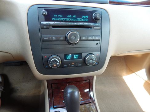 Used 2007 Buick Lucerne CXL image 24