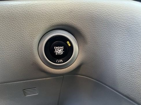 Used 2017 Chrysler Pacifica Touring-L image 28