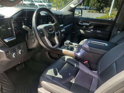 Used 2022 GMC Sierra 1500 SLT w/ SLT Premium Plus Package AWD/4WD image 32