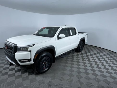Certified 2025 Nissan Frontier PRO-4X image 4