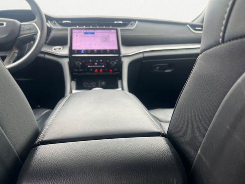 Used 2025 Jeep Grand Cherokee L Limited w/ Luxury Tech Group II image 11