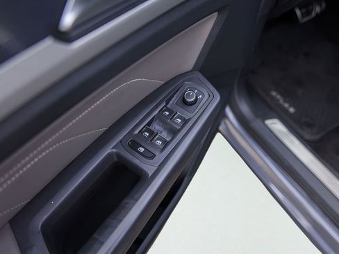 Used 2021 Volkswagen Atlas Cross Sport SE w/ Panoramic Sunroof Package image 27