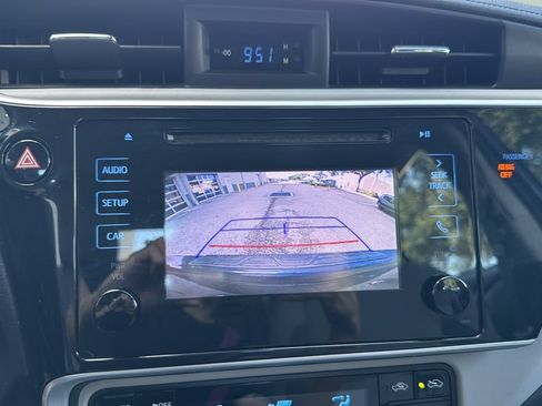 Used 2018 Toyota Corolla LE FWD image 13