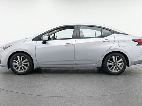 Used 2025 Nissan Versa SV image 5