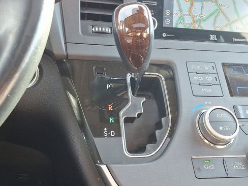 Certified 2020 Toyota Sienna Limited image 17