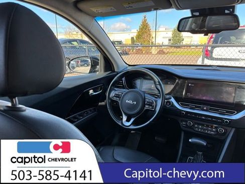 Used 2022 Kia Niro Touring Special Edition image 12