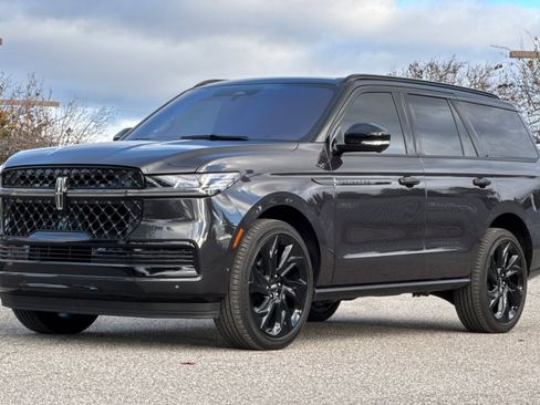 Certified 2025 Lincoln Navigator Black Label image 8