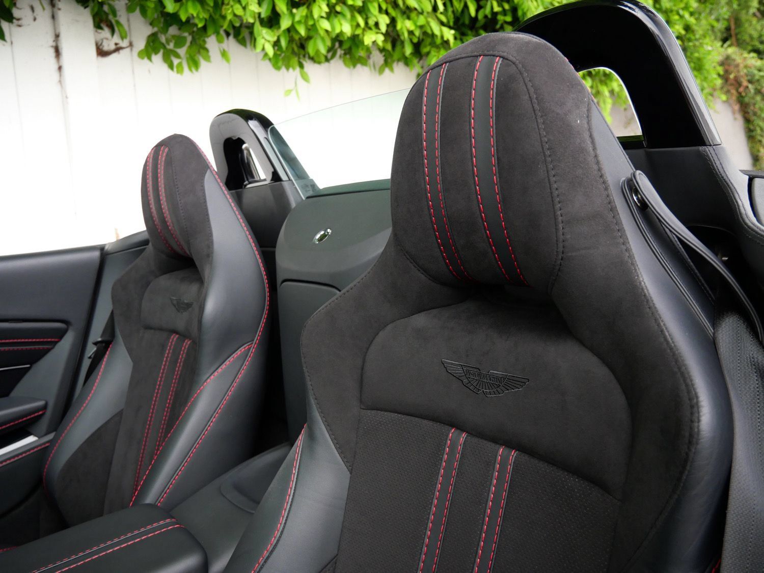 Used 2023 Aston Martin V8 Vantage Roadster RWD image 5