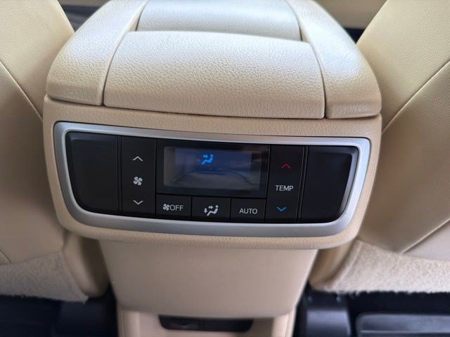 Used 2015 Toyota Highlander Limited AWD/4WD image 29