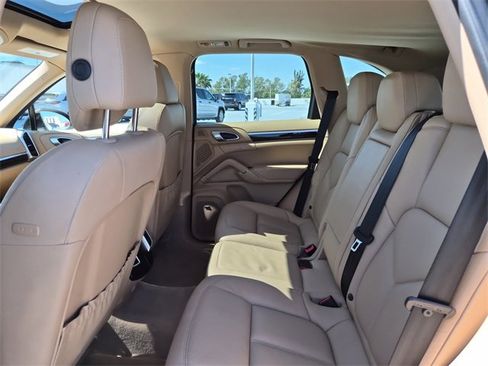 Used 2016 Porsche Cayenne image 22