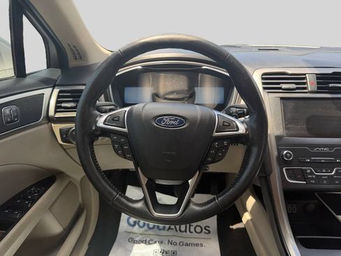 Used 2019 Ford Fusion SEL FWD image 18