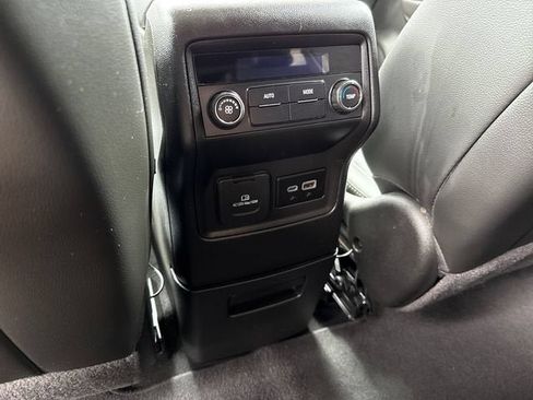 Used 2023 GMC Acadia SLT AWD/4WD image 16