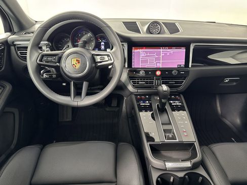 Certified 2025 Porsche Macan image 27