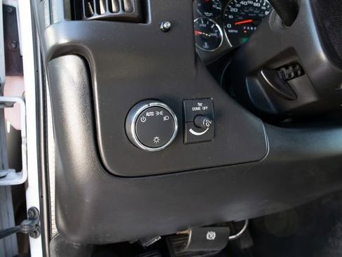 Used 2017 Chevrolet Express 3500 Extended image 12