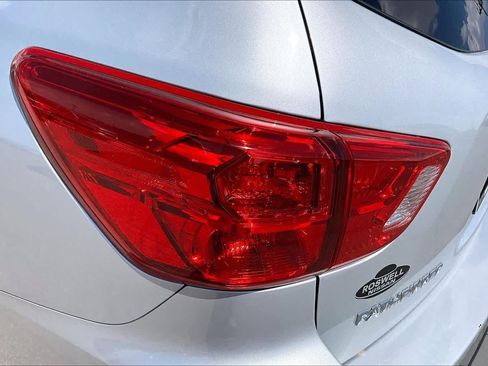 Used 2020 Nissan Pathfinder S FWD image 27