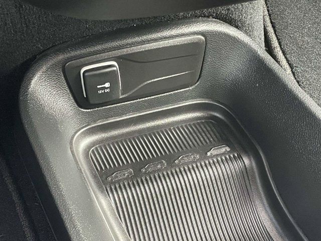 Used 2025 Chrysler Pacifica Select FWD image 29
