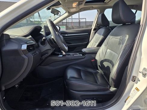 Used 2024 Nissan Altima 2.5 SR w/ SR Premium Package FWD image 9