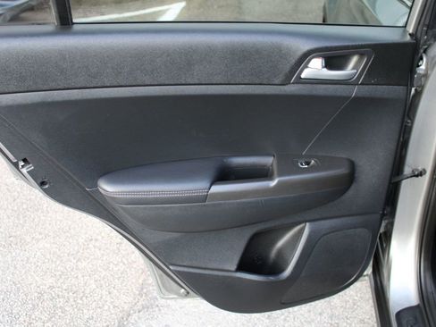 Used 2021 Kia Sportage LX image 20