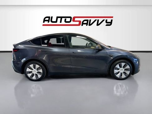 Used 2024 Tesla Model Y Long Range AWD/4WD image 8