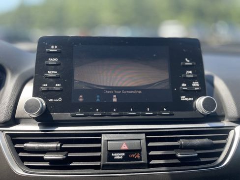 Used 2018 Honda Accord LX image 17