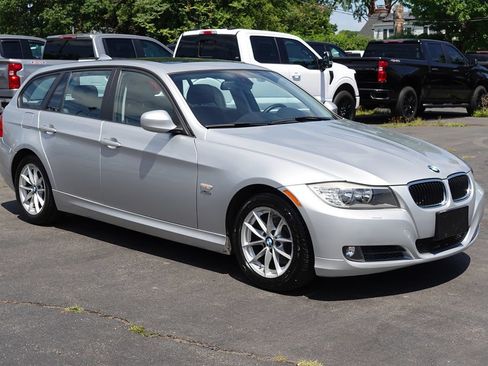 Used 2010 BMW 328i xDrive Wagon AWD/4WD image 4