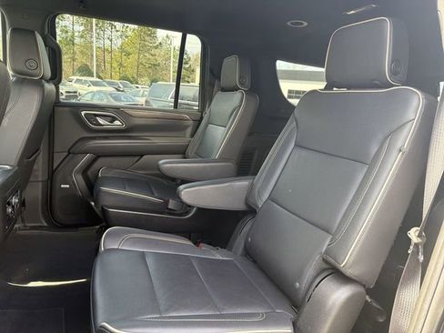 Used 2023 Chevrolet Suburban Premier image 21
