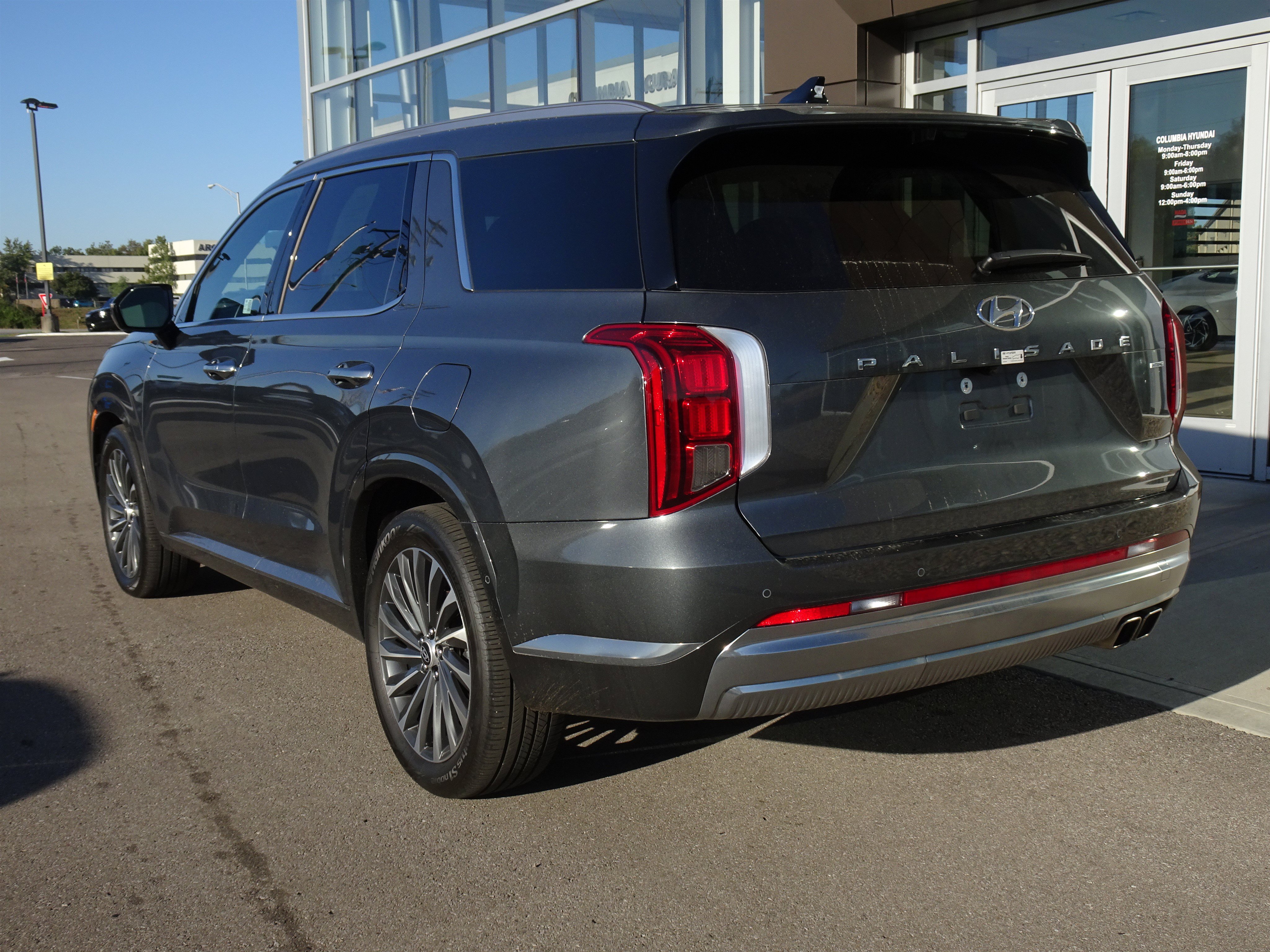 Used 2024 Hyundai Palisade Calligraphy AWD/4WD image 3