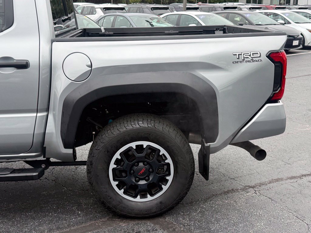 Used 2024 Toyota Tacoma TRD Off-Road w/ TRD Off Road Upgrade Package AWD/4WD image 4