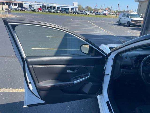 Used 2024 Nissan Sentra SR FWD image 19